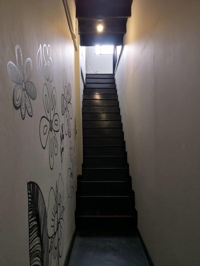 Feel Like Home Dormitory & Cafe Bangkok Exterior photo