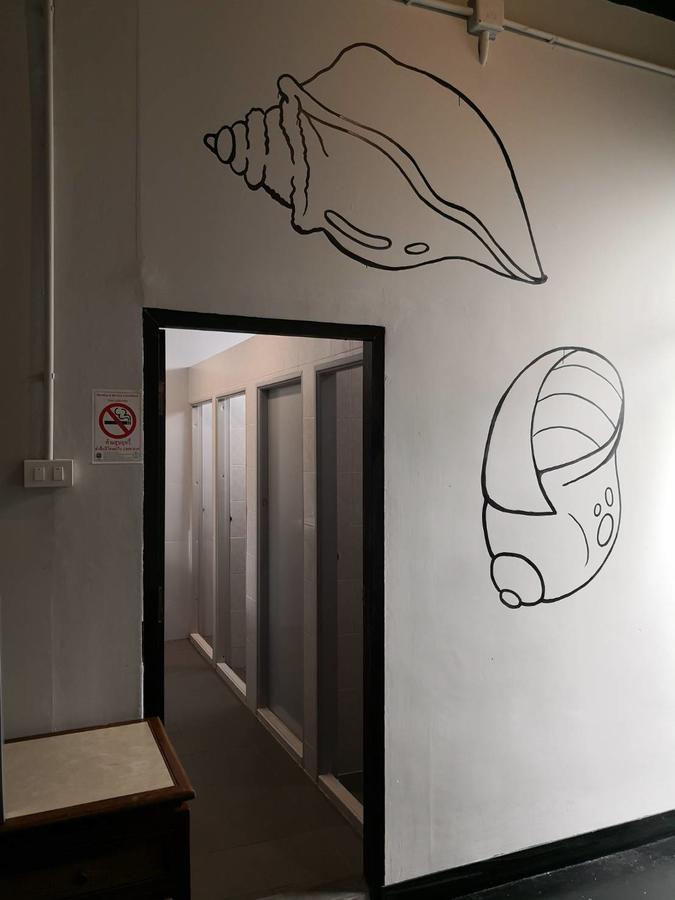 Feel Like Home Dormitory & Cafe Bangkok Exterior photo