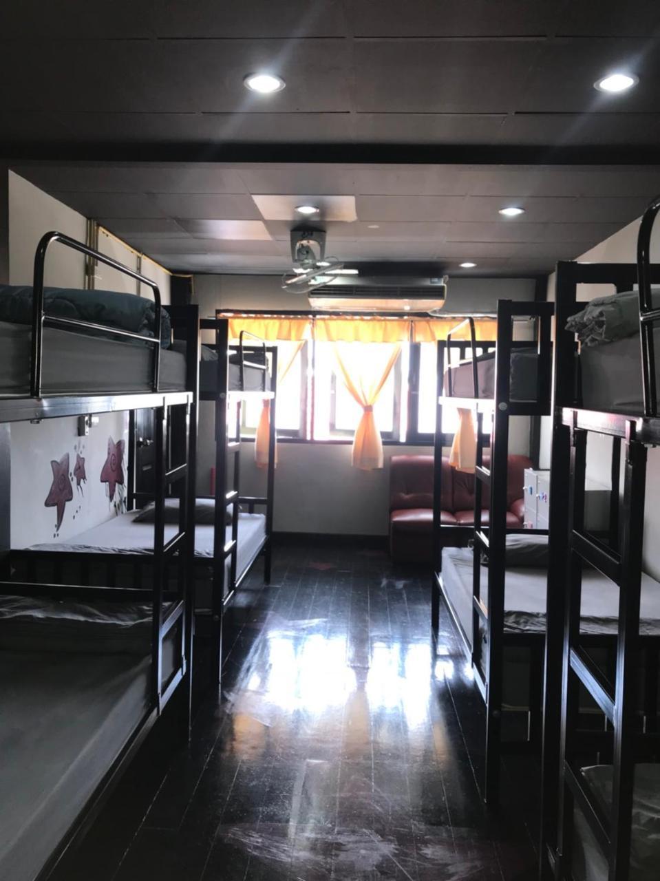 Feel Like Home Dormitory & Cafe Bangkok Exterior photo