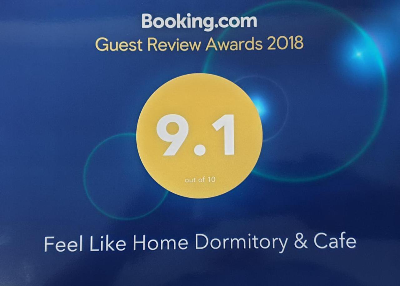 Feel Like Home Dormitory & Cafe Bangkok Exterior photo